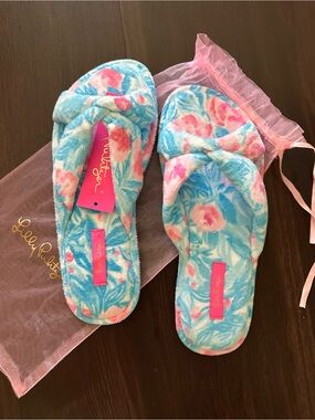 Lilly Pulitzer Blue & Pink Floral Plush Slide Slippers 9/10